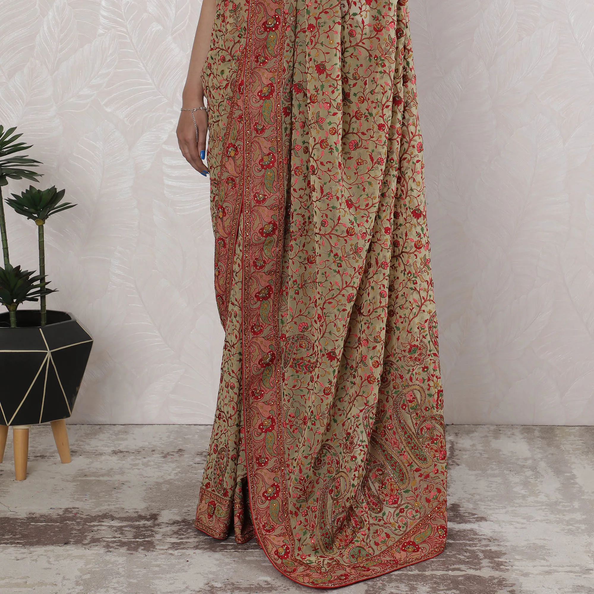 Elegant Georgette Saree with Kashmiri Embroidery in Beige and Red - 5.5 Mtrs, 110 cm-D19535