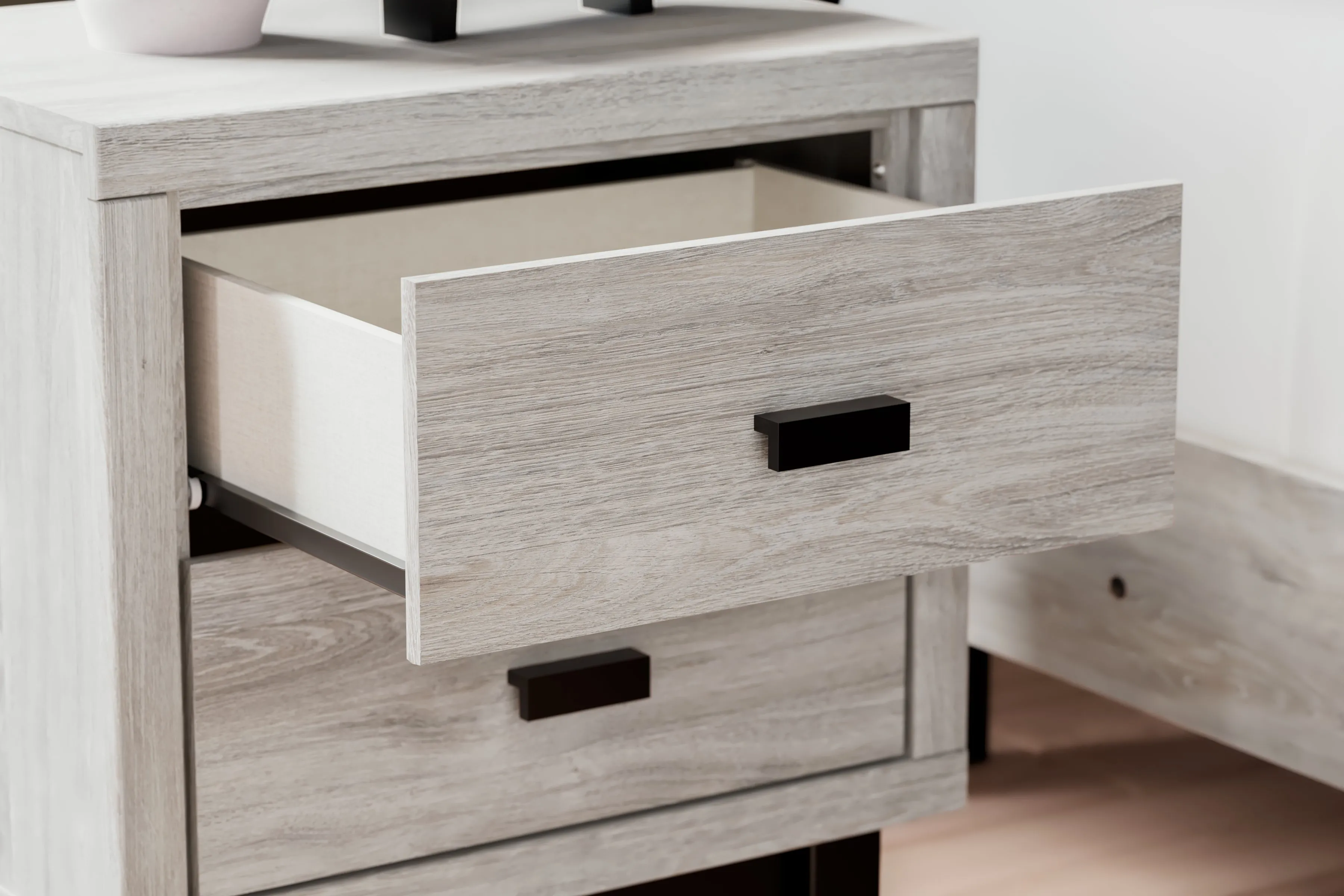 Vessalli King Panel Bed with Mirrored Dresser and 2 Nightstands in Gray